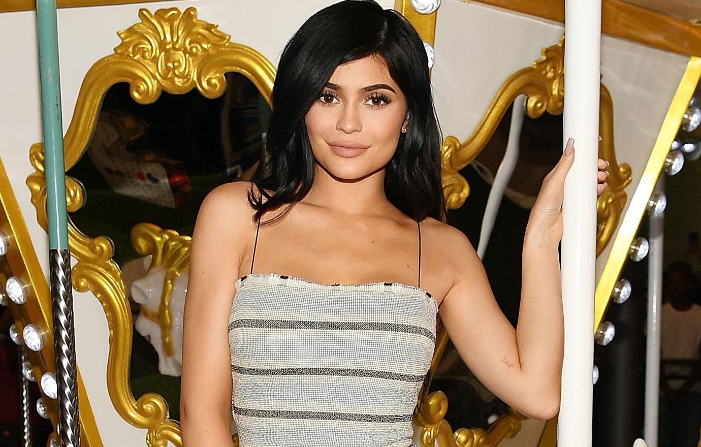 Kylie Jenner Finally Confirms Pregnancy Gives Birth