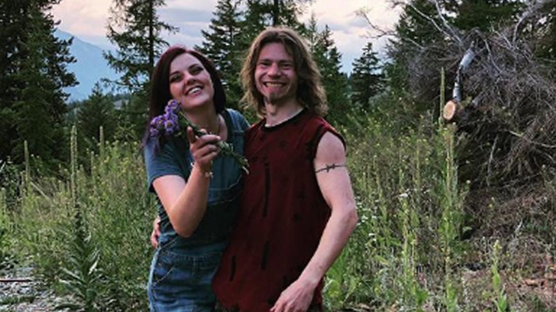 Alaskan Bush People S Bear Brown Met Galpal At Noah S Wedding