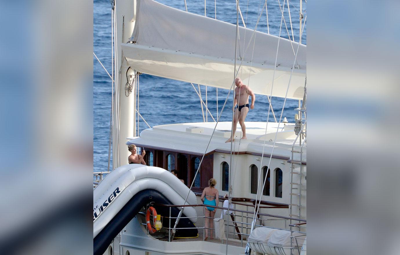 //orlando bloom shirtless nude penis yacht