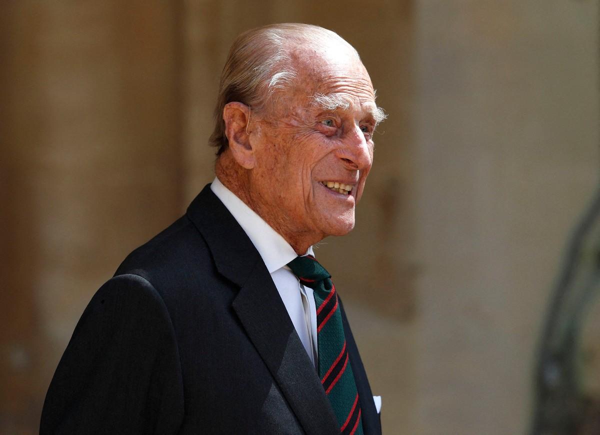 Hugo Vickers' book 'Queen Elizabeth II' details Prince Philip's move to Wood Farm and his close bond with Penelope Knatchbull.