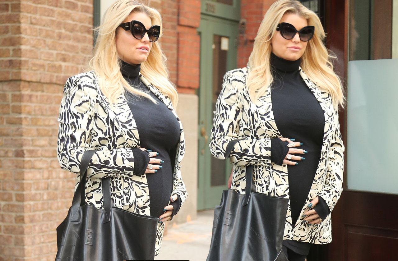 Pregnant Jessica Simpson Holds Baby Bump After Reveal