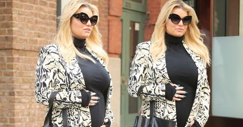 Jessica Simpson Pregnant Holds Baby Bump