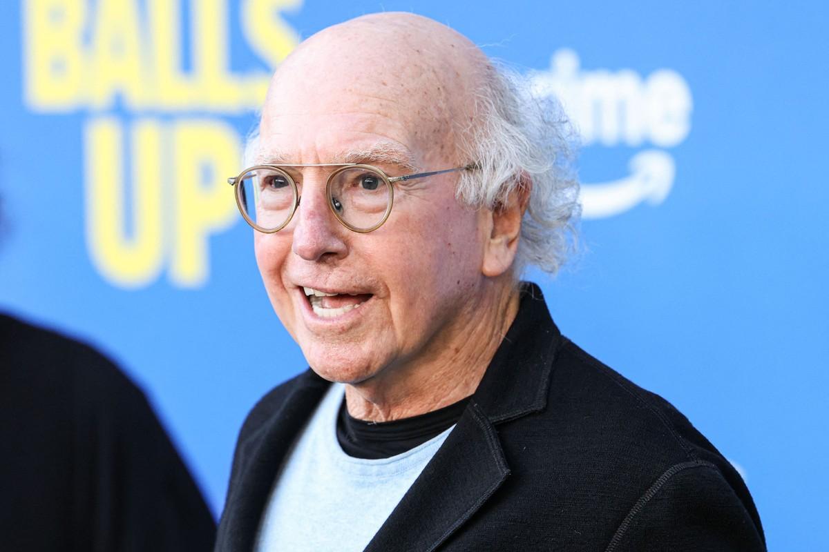  A source claimed Larry David allegedly could not override Obama's decision to keep Hines off the cast.