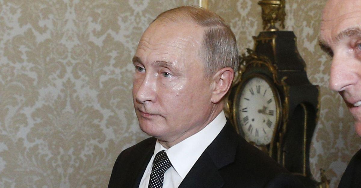 Vladimir Putin Appears Bloated & Shaky At Russian Awards Ceremony