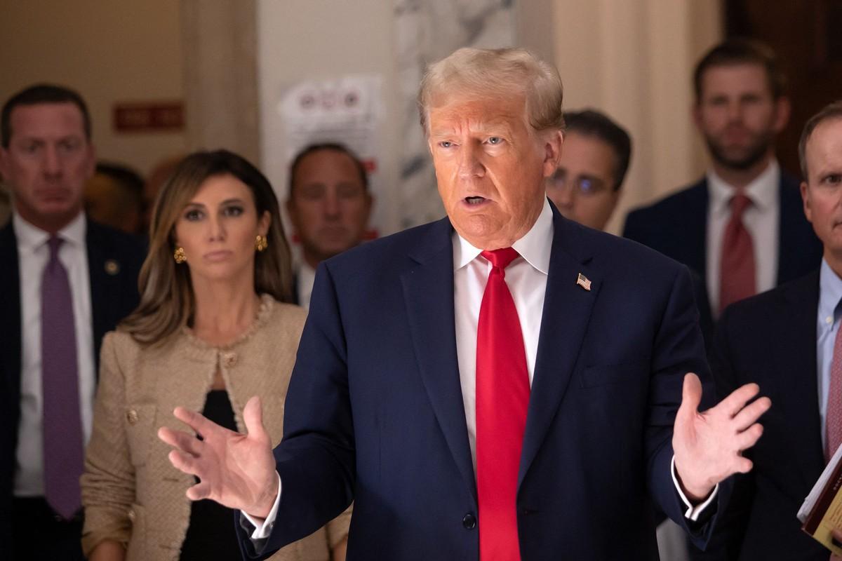 Lee claimed Trump plans to reveal the results of forensic tests on beings allegedly recovered at crash sites.