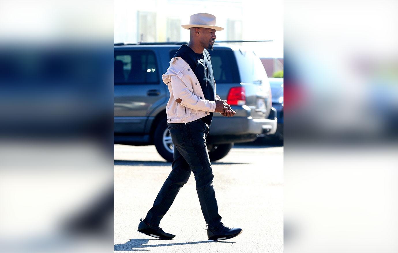 //jamie foxx has lunch with baby mama during katie holmes romance