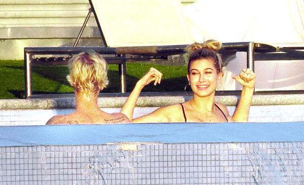 //justin bieber hailey baldwin swimming pool