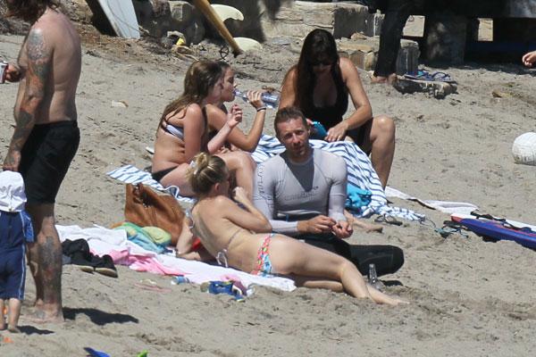 Chris Martin & Kate Hudson At the Beach