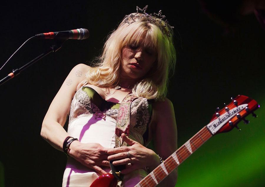 //courtney love