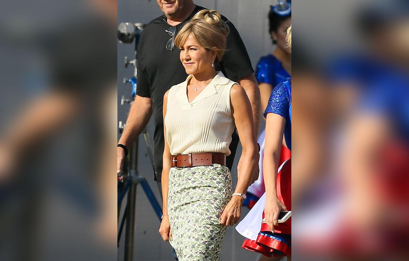 Jennifer Aniston Braless On Movie Set