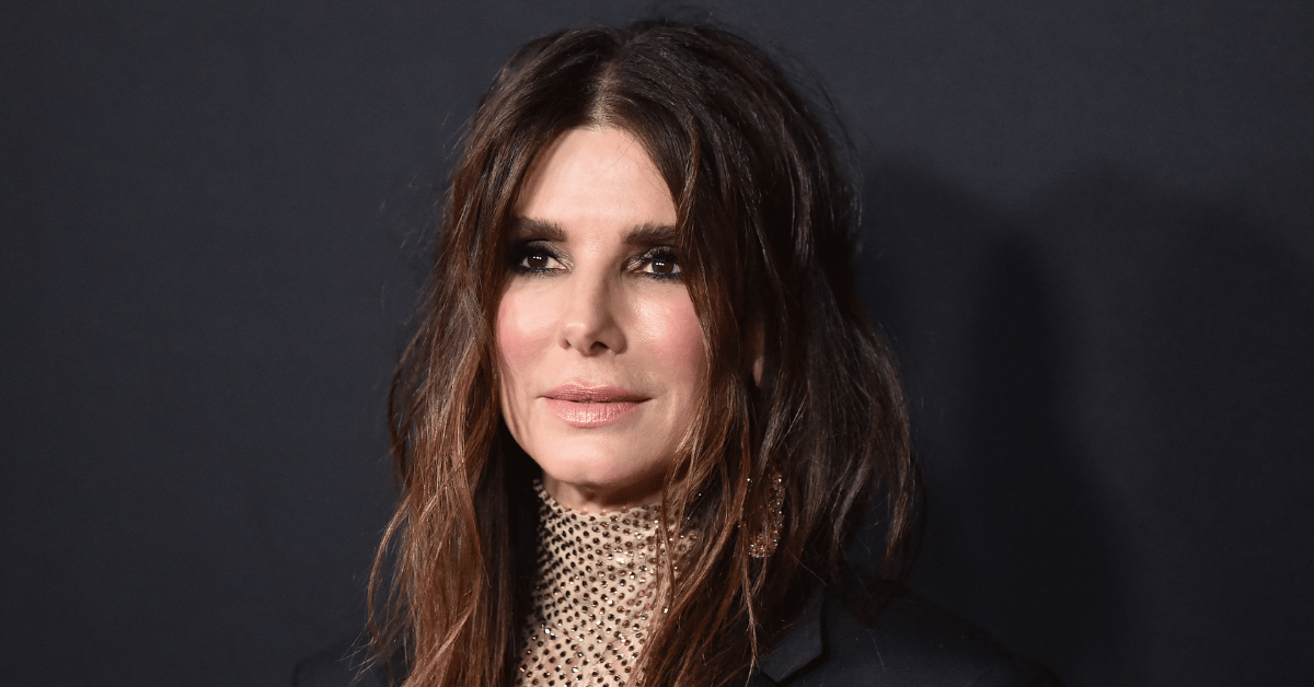 kevin costner friends want him to date sandra bullock