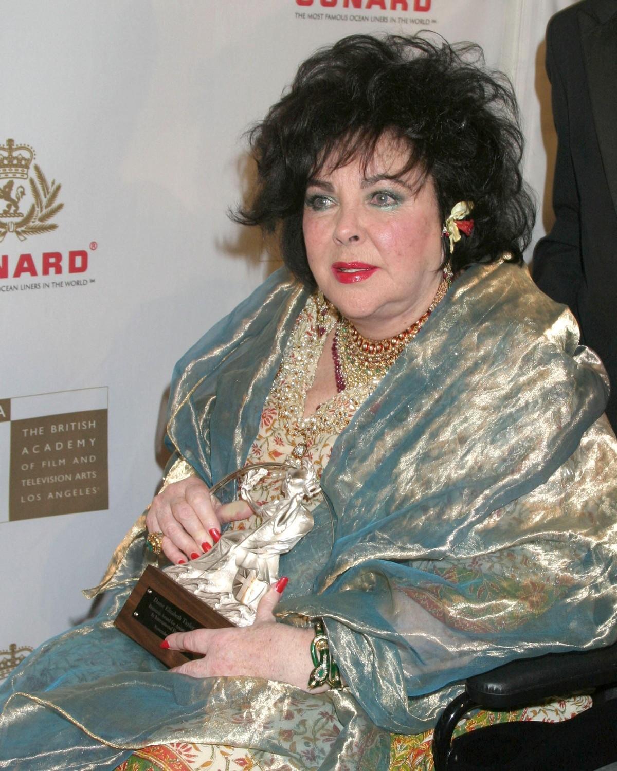 Elizabeth Taylor reportedly offered to publicly support Marilyn Monroe during her dispute with 20th Century Fox over 'Something's Gotta Give.'