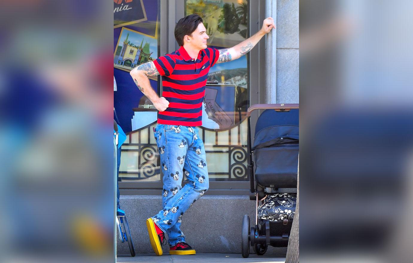 drake bell holds baby disneyland first public appearance photos pleads guilty child endangerment