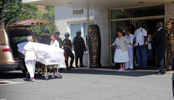 //guests attending bobbi kristina brown new jersey funeral service