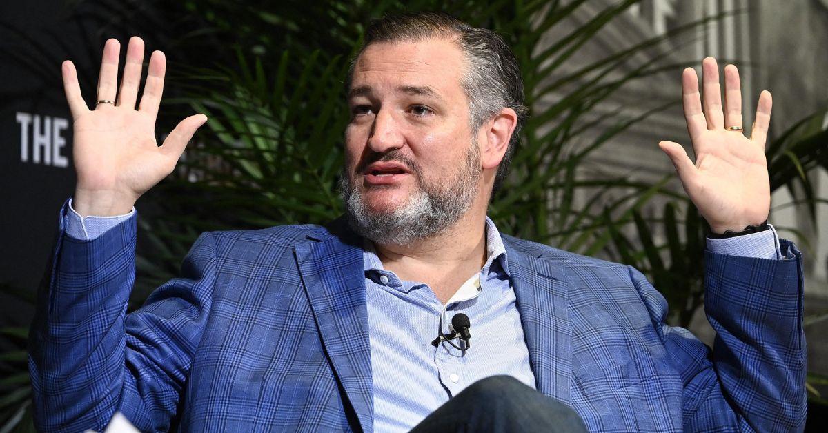 Yankees fans flip off Ted Cruz at Yankee Stadium