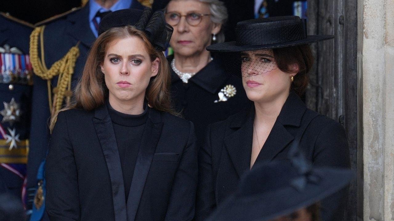 Photo of Princesses Beatrice and Eugenie