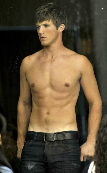 Photos 90210s Matt Lanter Shirtless And Sexy 