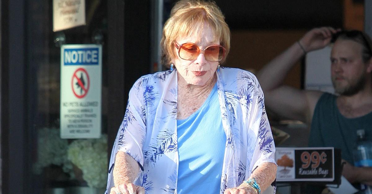 shirley maclaine last days pay assistant sip cocktails career