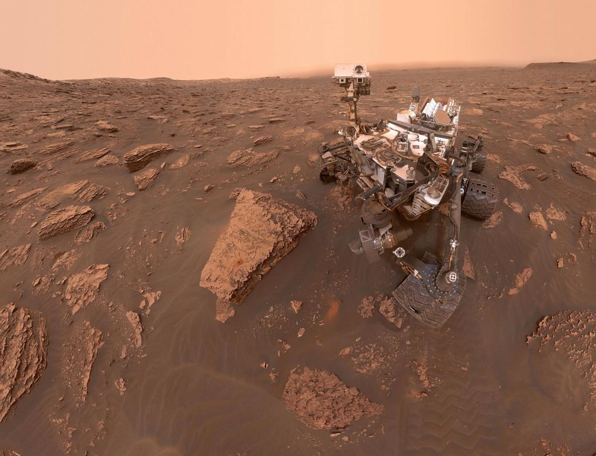 The 'Ancient Aliens' guest said Cydonia's face formation would have been visible from the basin.