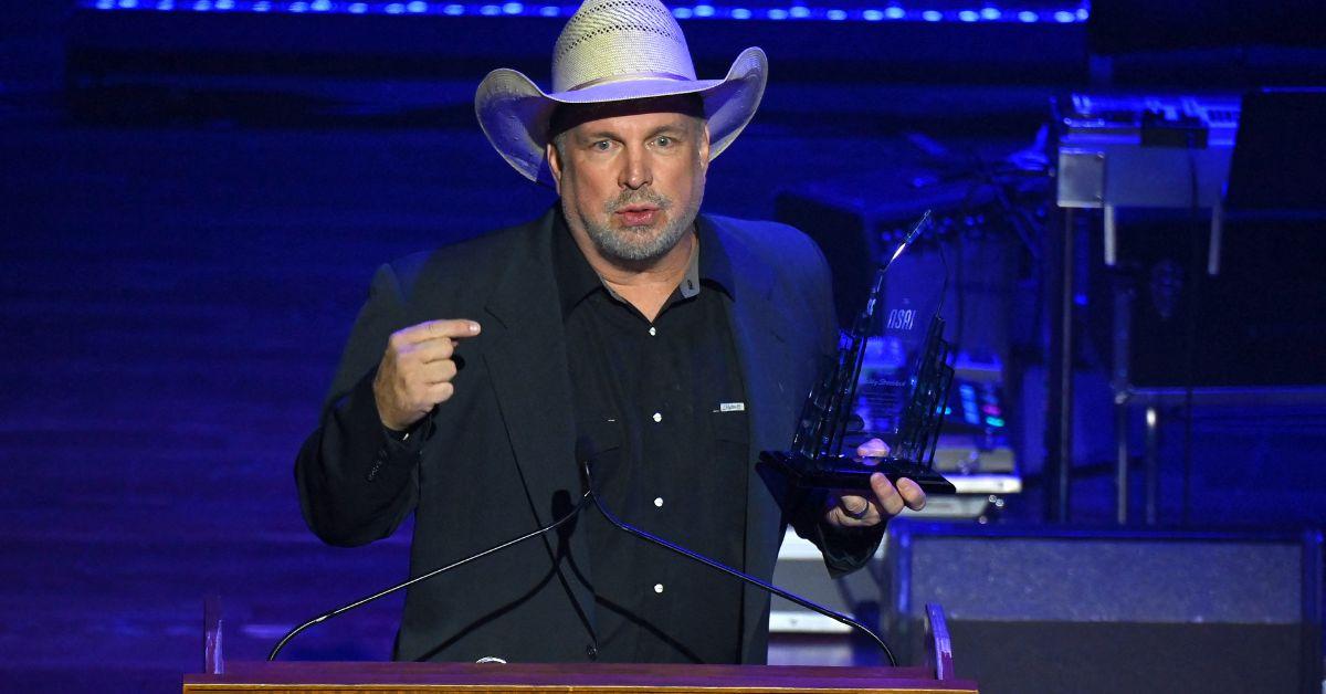 Brooks is 'thrilled by Yearwood's makeover,' sources said.