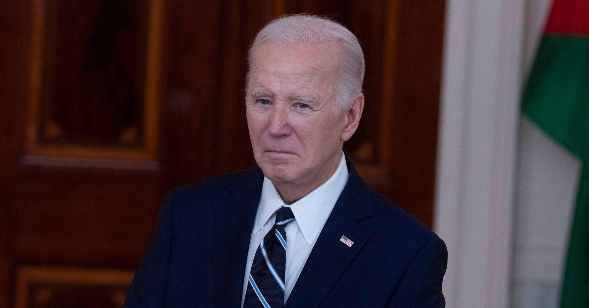 joe biden ridiculed wander stage visit jordan king abdullah ii