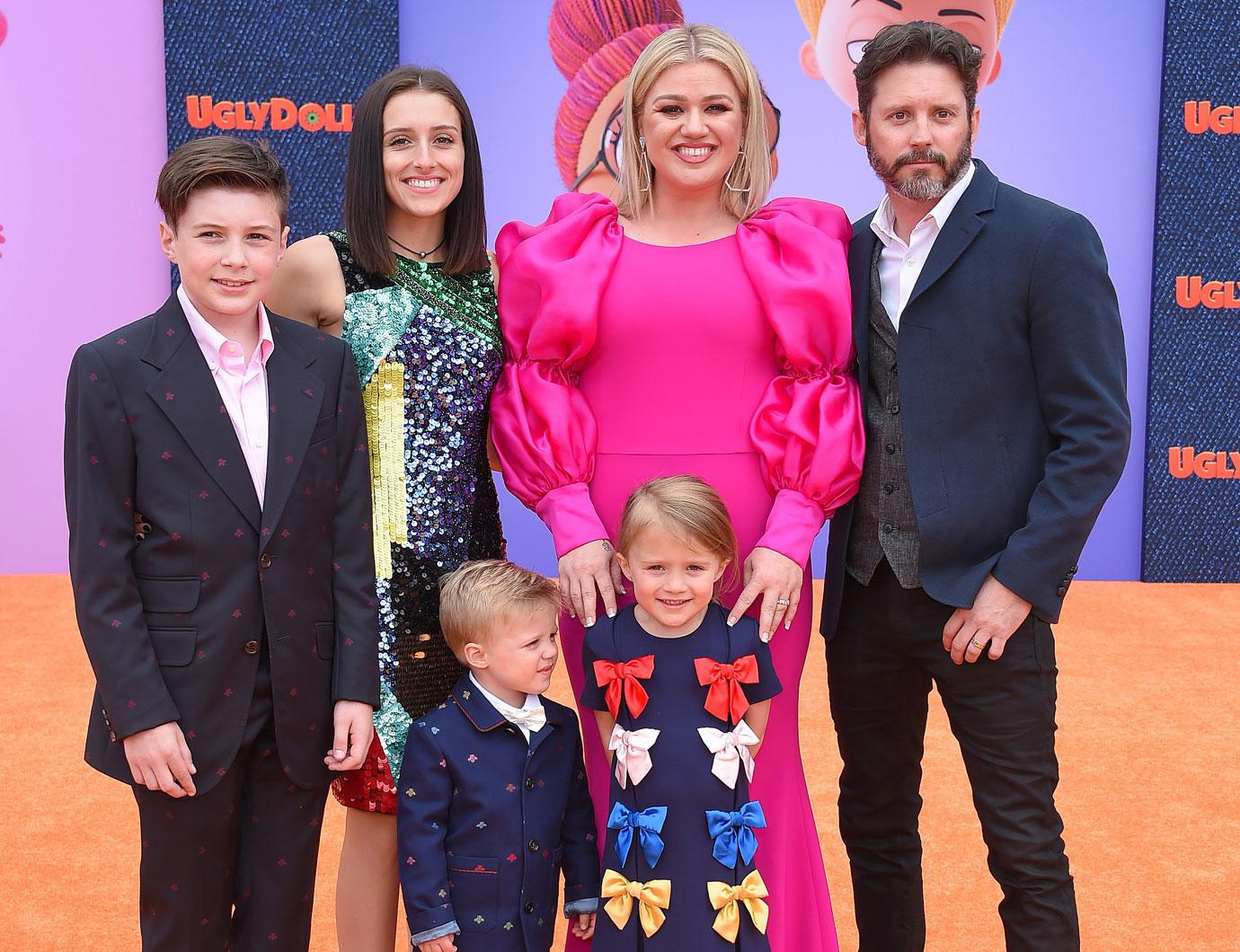 kelly clarkson not paying ex husband montana ranch child support school divorce