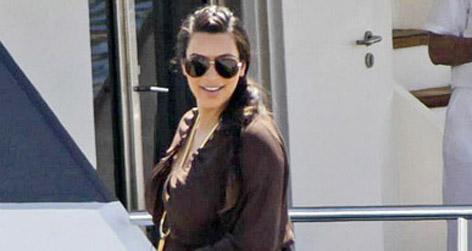//kim kardashian mykonos greece square inf
