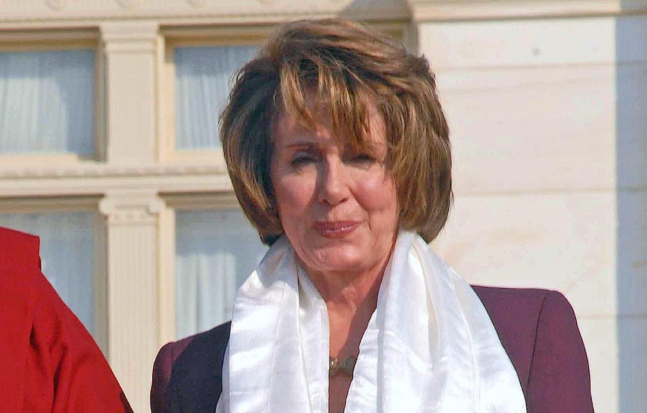 Plastic Surgeons Weigh In On Nancy Pelosis Tight Shiny New Face 