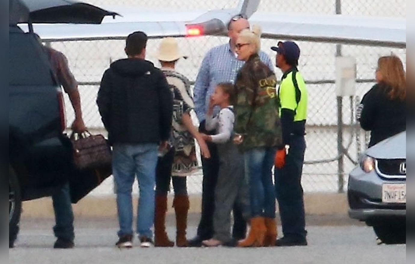 Gwen Stefani and Blake Shelton jet to Arizona