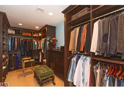 //gc walk in closet