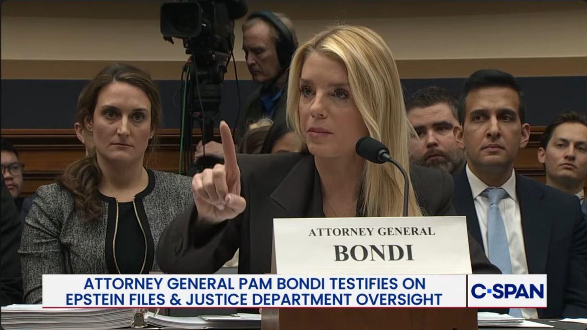 Photo of Pam Bondi