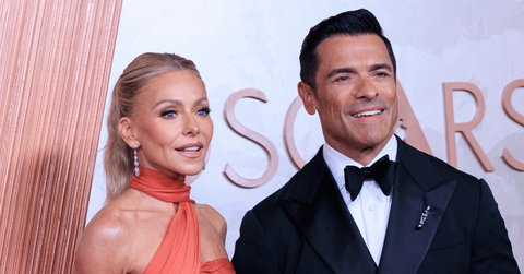 Photo of Kelly Ripa and Mark Consuelos