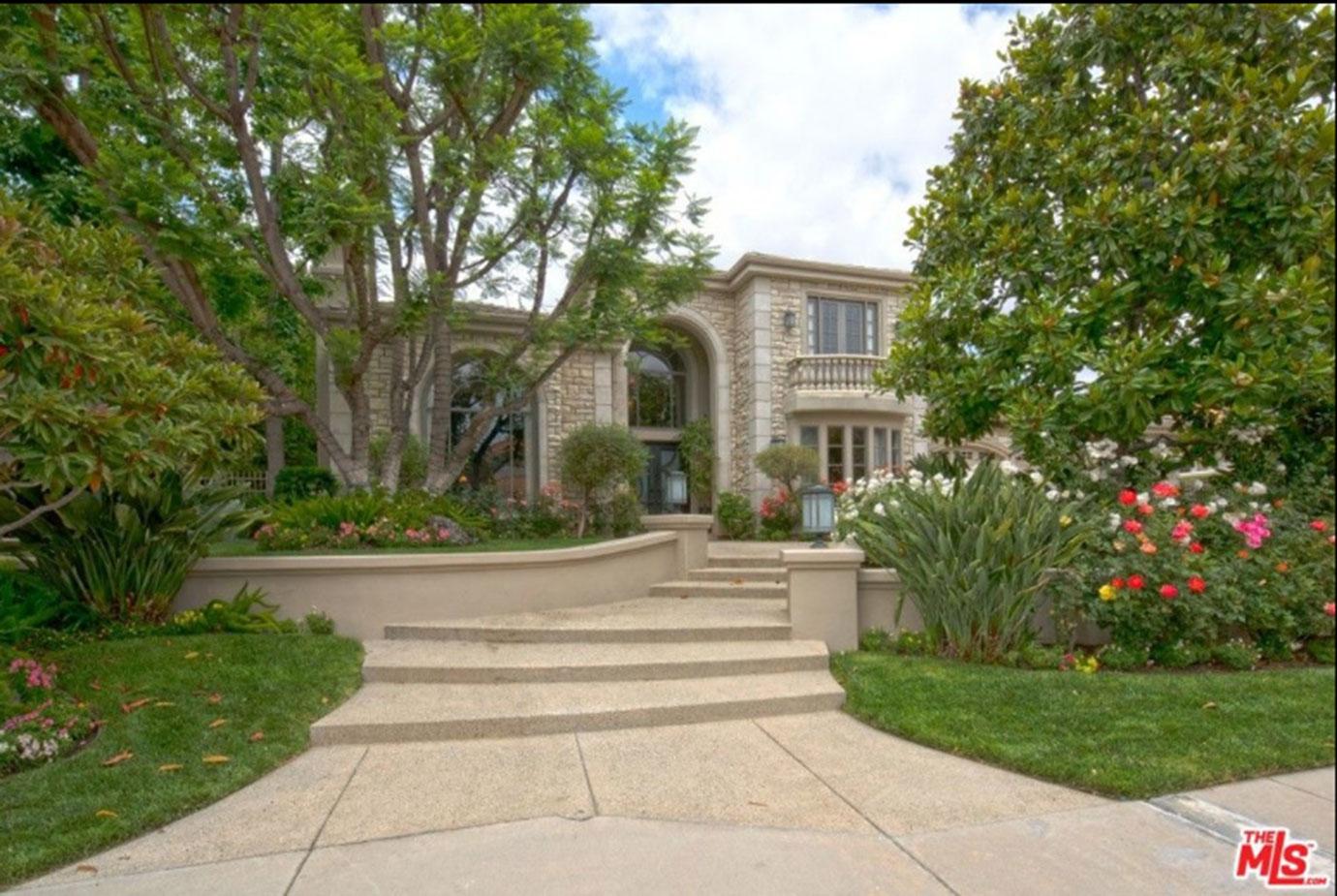 //kendra wilkinson lowers price of mansion amid hank baskett divorce