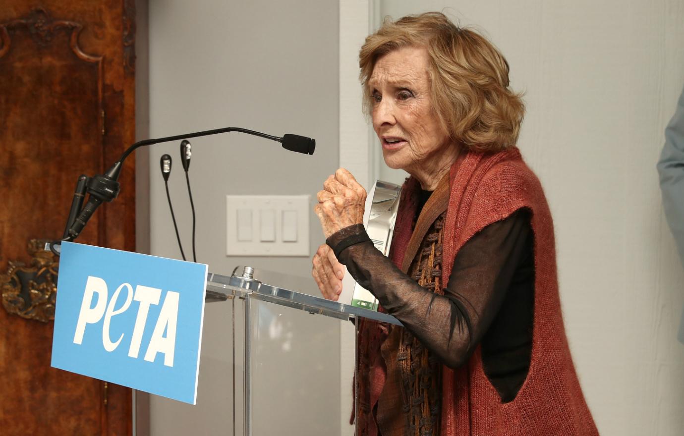 Cloris Leachman received the Lifetime Achievement Award at a PETA Fundraising Event at a Private Residence on June 11, 2017 in Malibu, California.