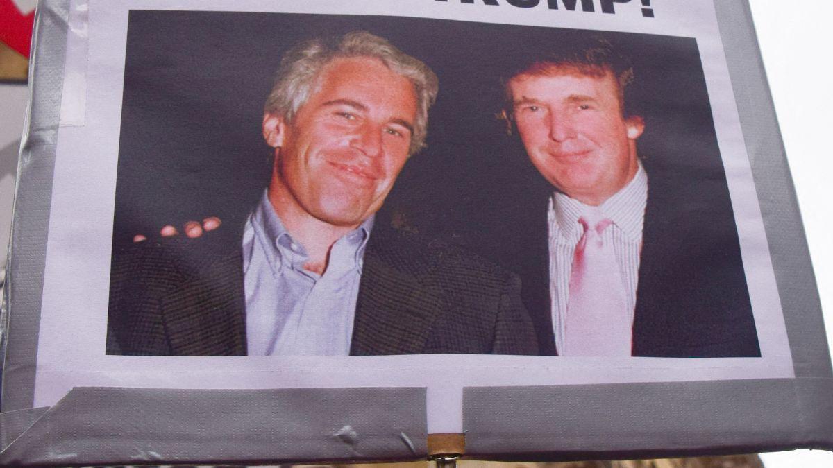 Photo of Donald Trump and Jeffrey Epstein