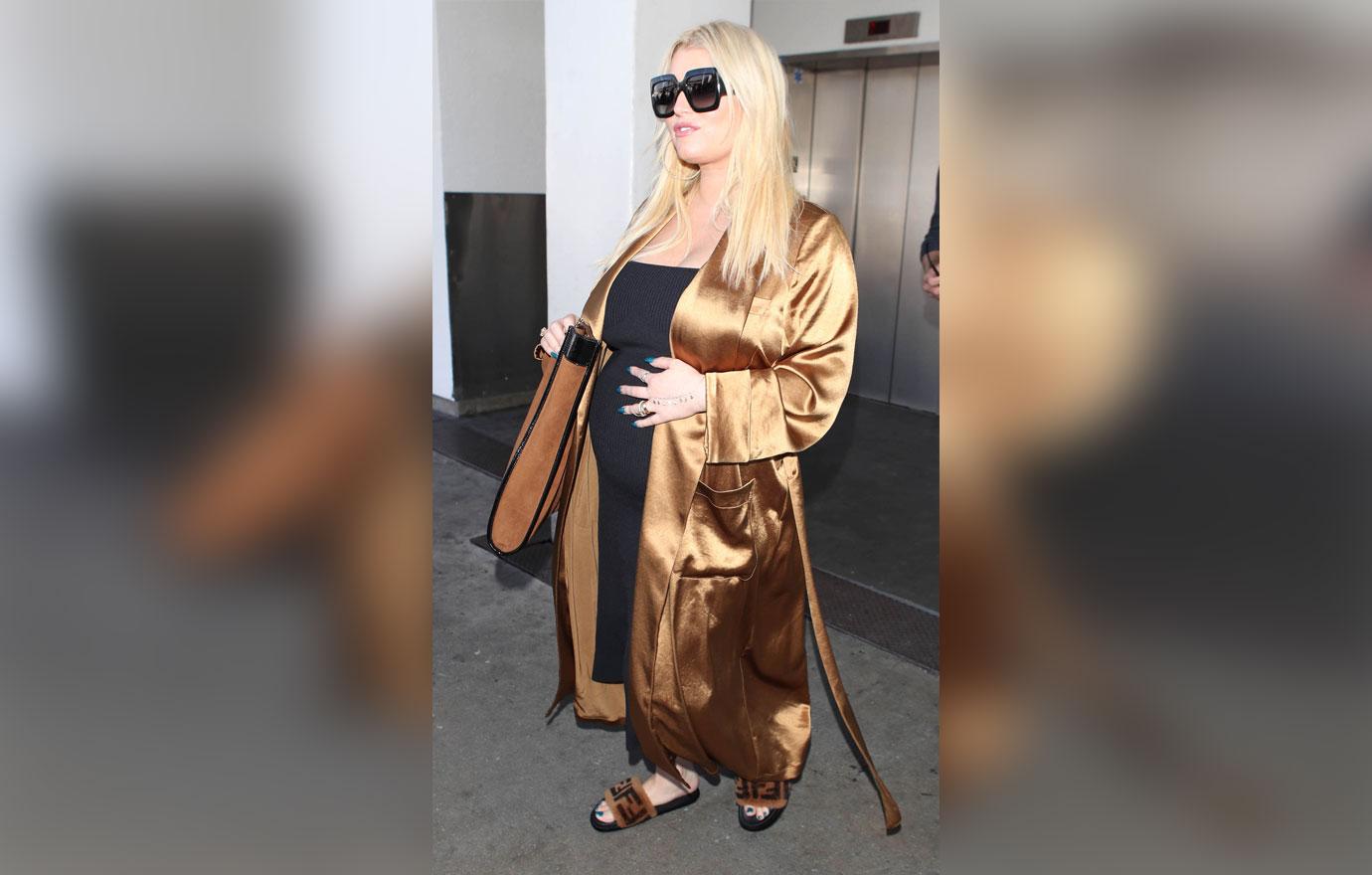 Jessica Simpson Ready To Pop Out Baby Number 3