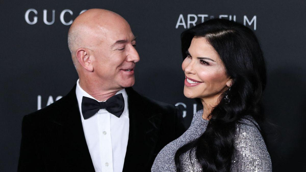 image of Fans dissected every second of her interaction with Jeff Bezos.