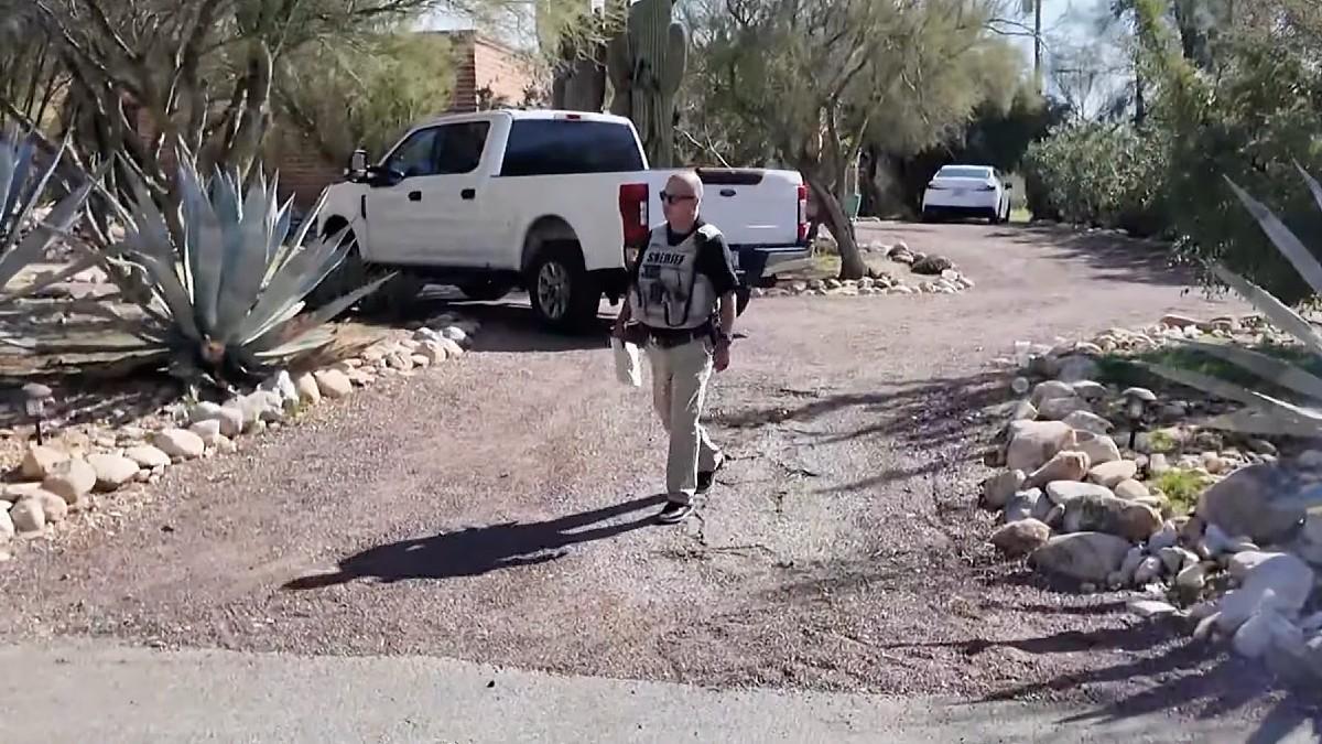 savannah guthrie mom vanishes crime scene photos