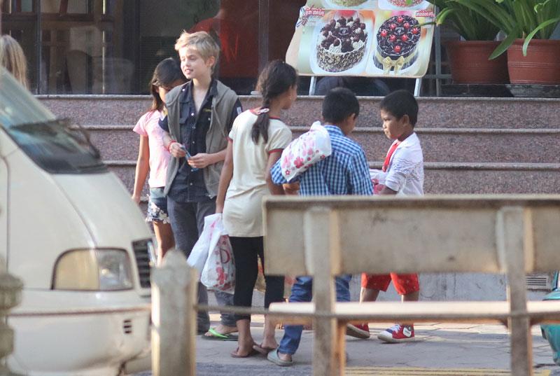 Angelina Jolie Adopting Baby Cambodia