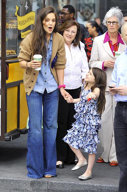 //katie holmes suri crying