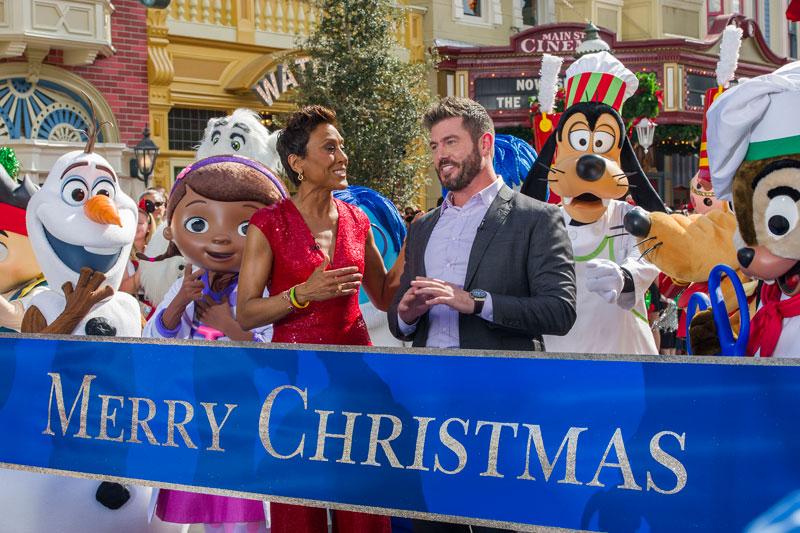 //Jesse Palmer and Robin Roberts Disney Parks