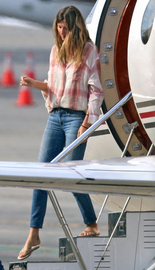 Gisele Bundchen Getting Off Plane