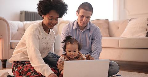 qmee holiday season save money shopping perfect gift shop