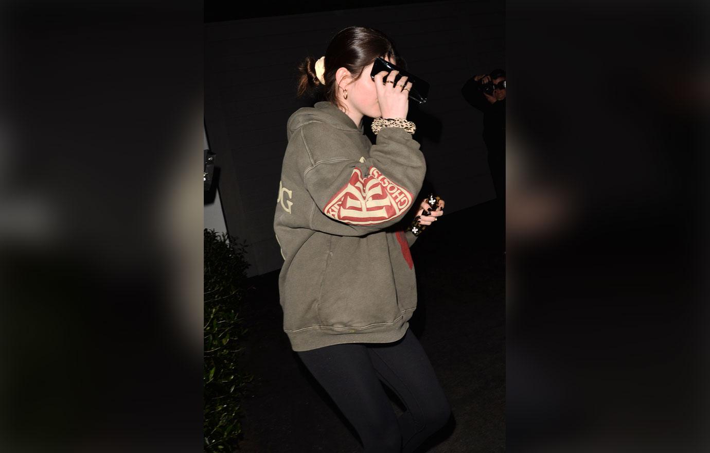 Lori Loughlin Daughter Isabella Rose Covers Face Arrest