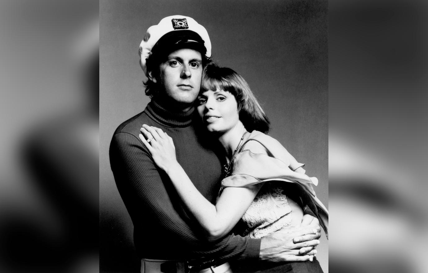 Toni Tennille Sat By Captain Daryl Dragon’s Side As He Died From Renal Failure