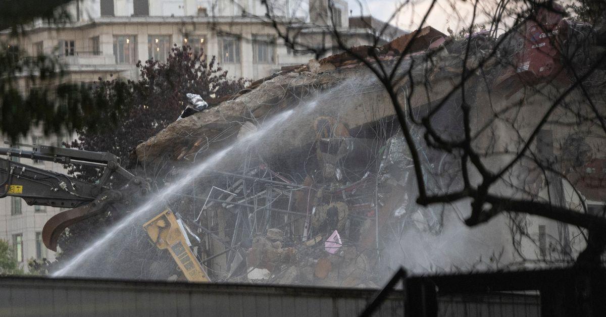 photo of white house construction.