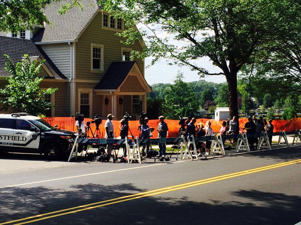 //bobbi kristina brown grave next whitney houston photos