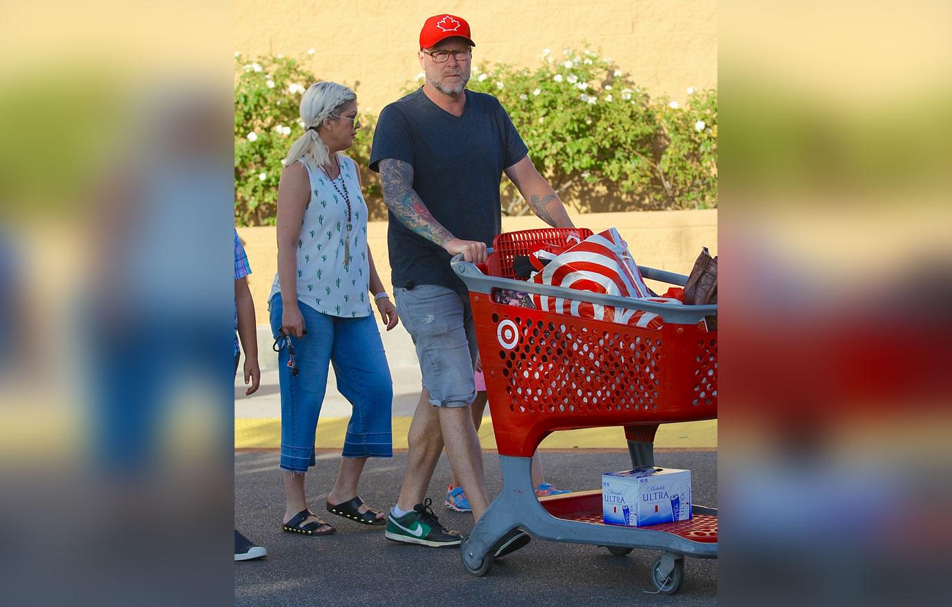 Tori Spelling Goes Shopping Back To School Supplies Money Problems