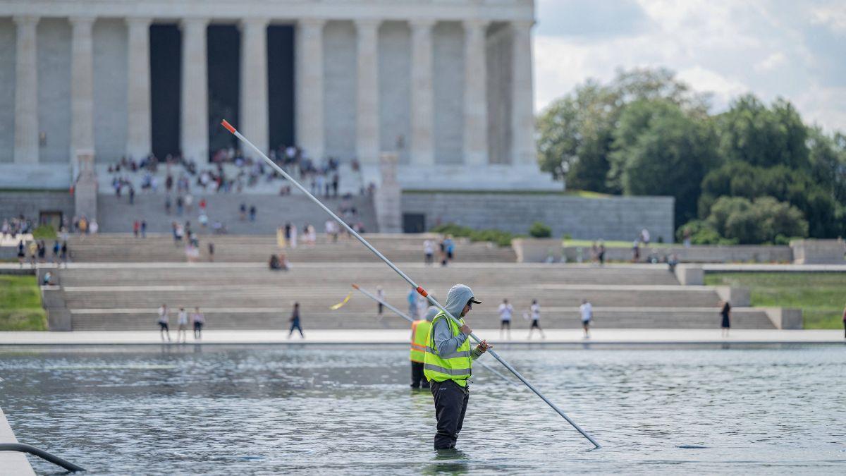 picture of reflecting pool