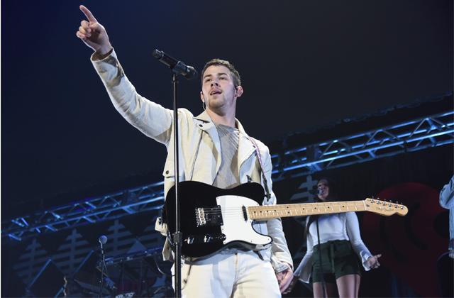 //nick jonas shows off his muscles at the gym pp